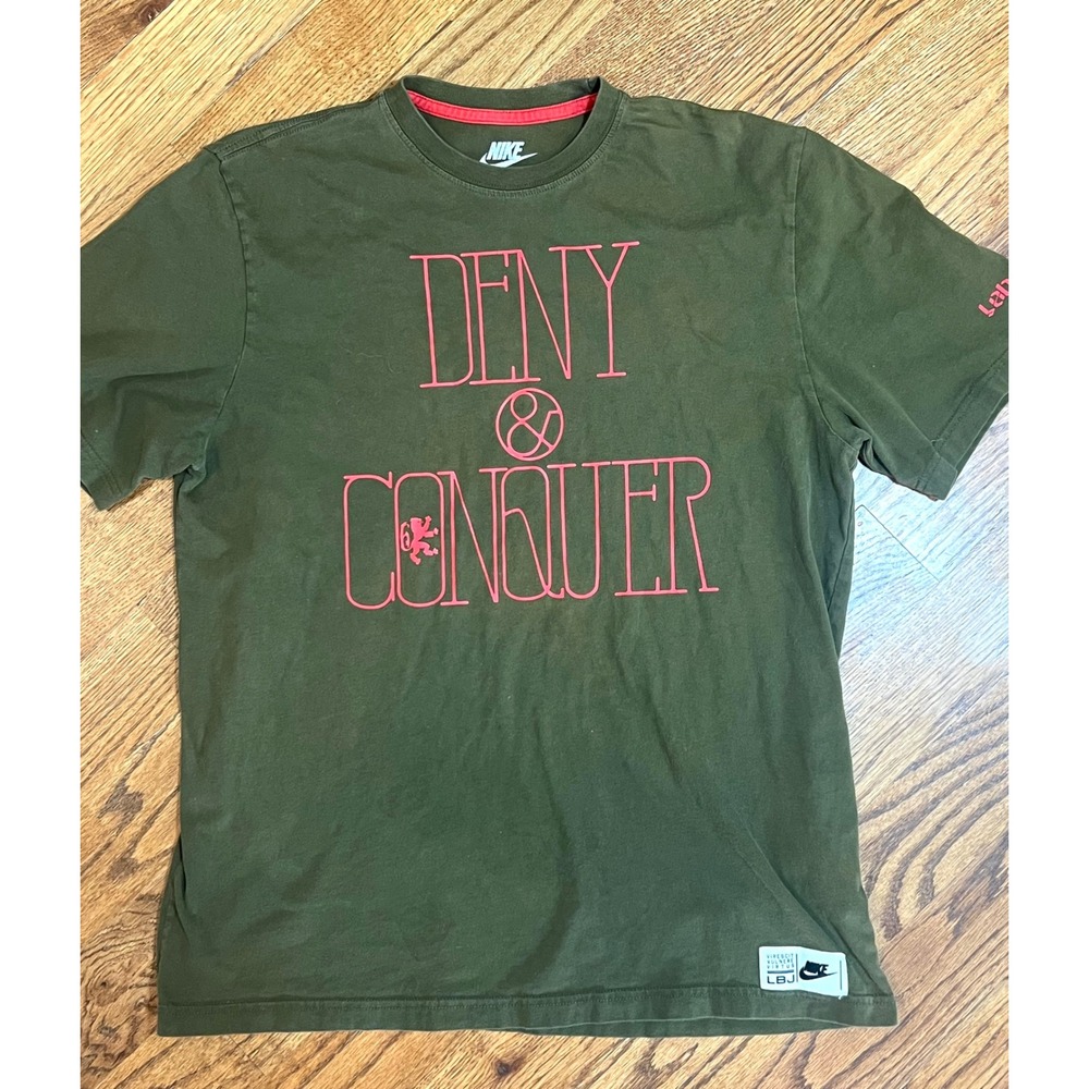 Nike Mens LeBron James LBJ Deny & Conquer Graphic T-Shirt Olive Green XL Cotton